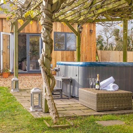 Wisteria View With Hottub & Cabin Sleeps 20 Chippenham  Exterior photo