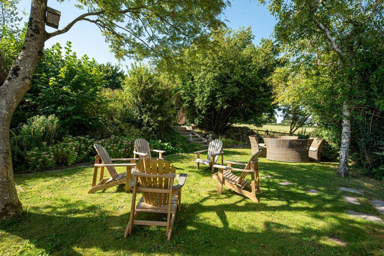 Wisteria View With Hottub & Cabin Sleeps 20 Chippenham  Exterior photo