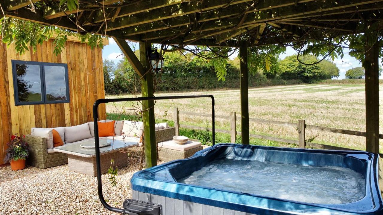 Wisteria View With Hottub & Cabin Sleeps 20 Chippenham  Exterior photo