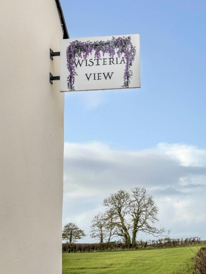 Wisteria View With Hottub & Cabin Sleeps 20 Chippenham  Exterior photo