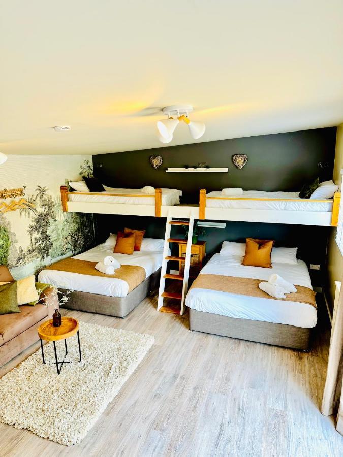 Wisteria View With Hottub & Cabin Sleeps 20 Chippenham  Exterior photo